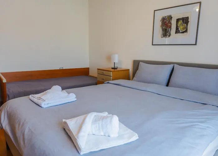 Florina House - Spacious With 2 Bedrooms And Mountain View