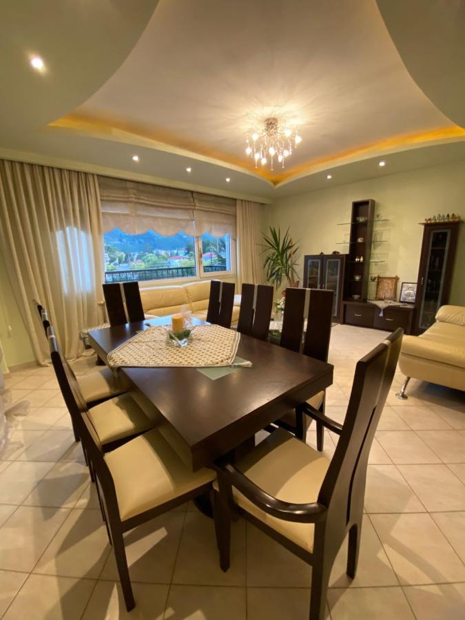 Apartment House - Spacious With 2 Bedrooms And Mountain View *