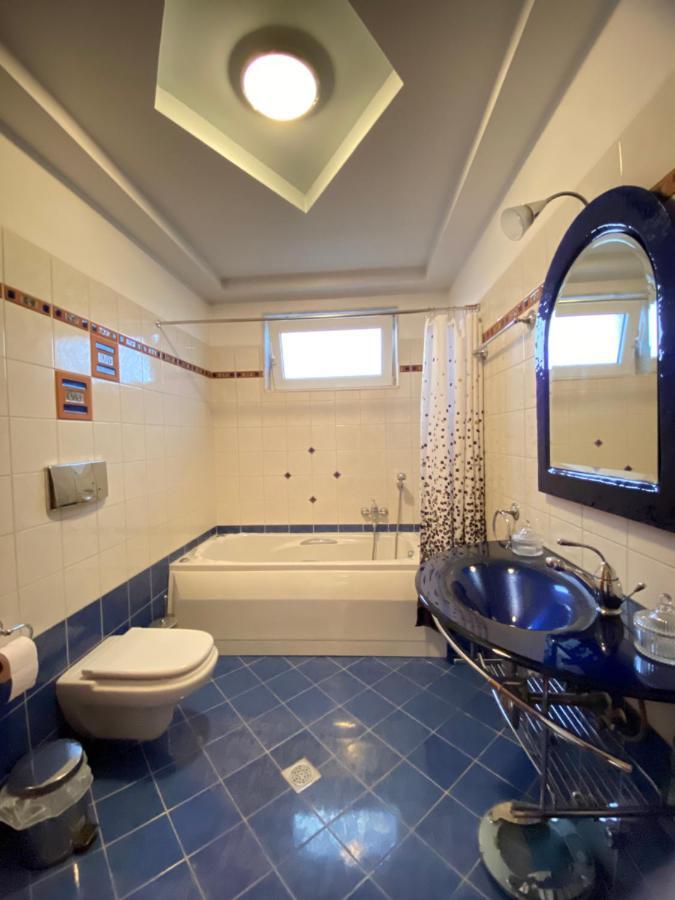 Apartment House - Spacious With 2 Bedrooms And Mountain View *